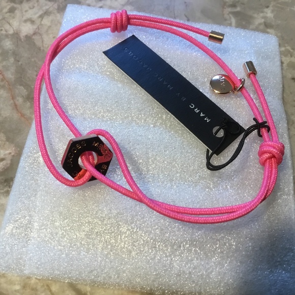 MARC by Marc Jacobs Women’s Pink KnockOut Bracelet NWT - Picture 2 of 7